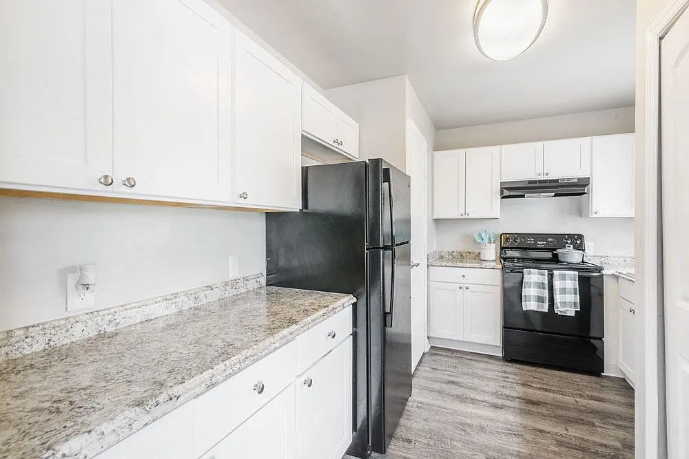 Rolling Hills Apartment Homes — Photo 4