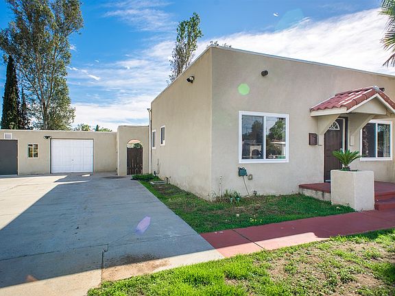 3rd image of 647 Claydelle Ave