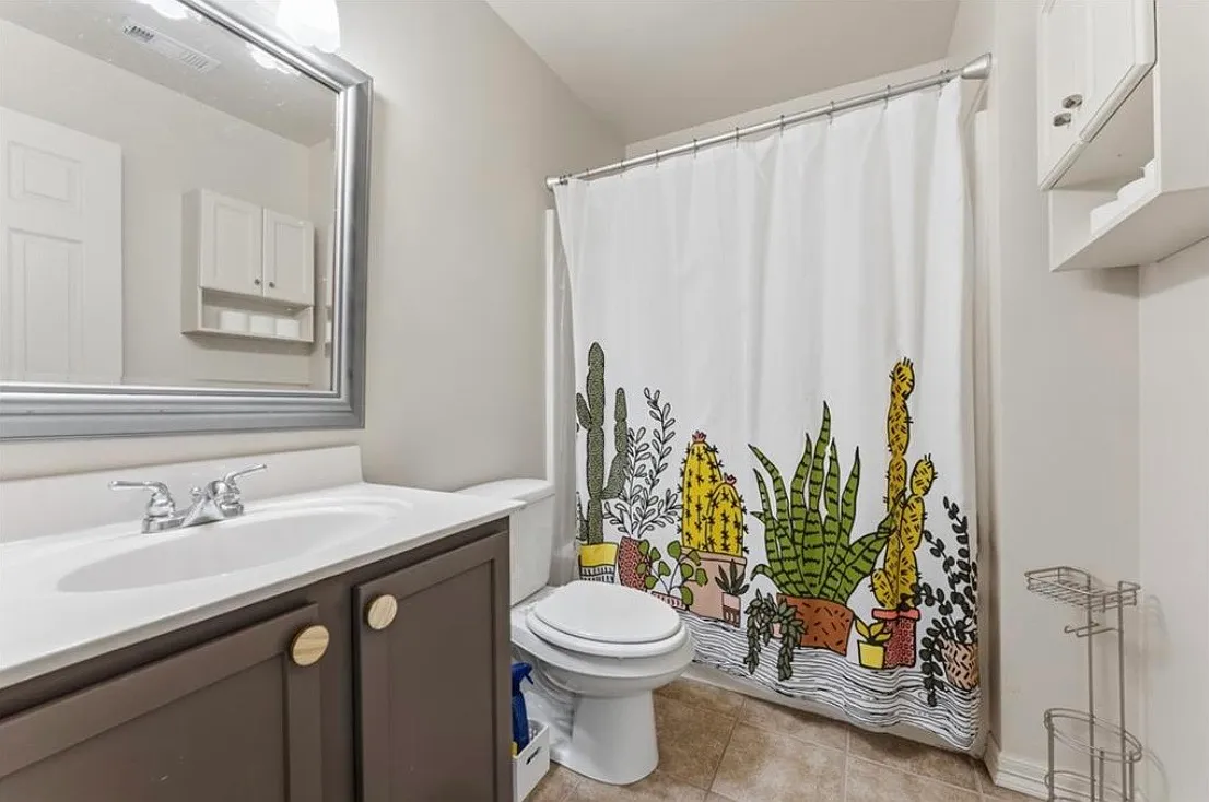 4 bed, 2.5 bath, 2800 sqft, $2,500 — Photo 4