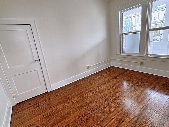 5th image of 201 Lillian Ave #1