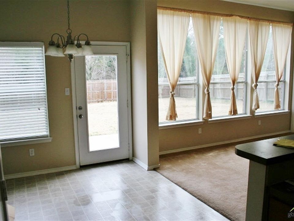 2nd image of 19941 Meadow View Ln