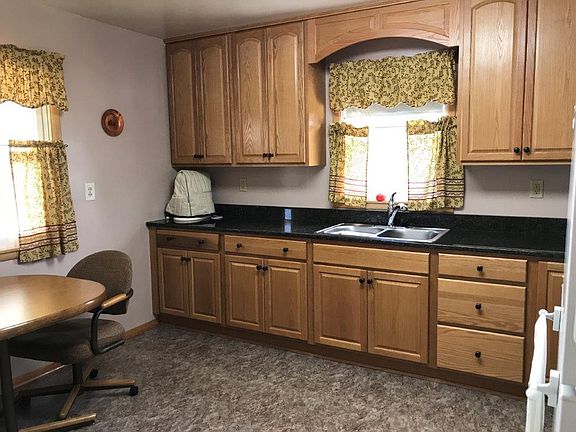 4th image of 15 Hougen St N