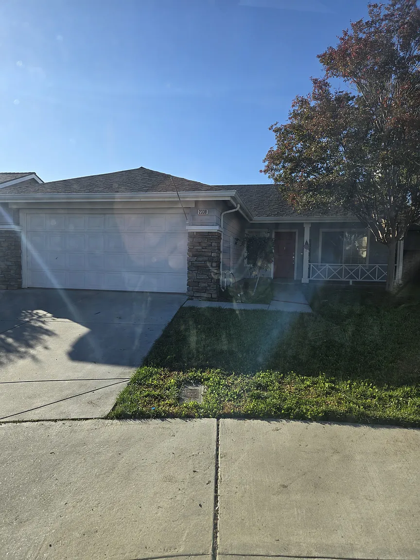 2330 Paradise Ct photo 1