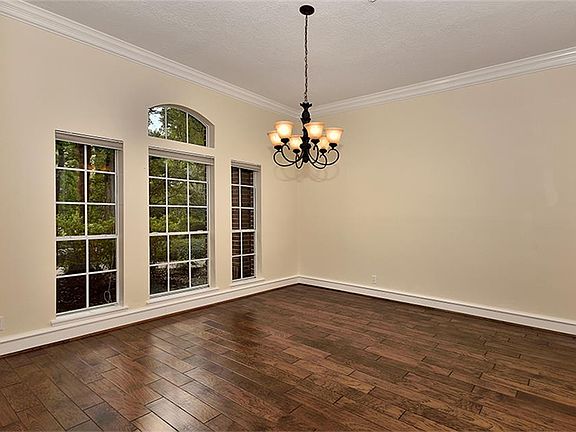 5th image of 7 E Shaker Ln