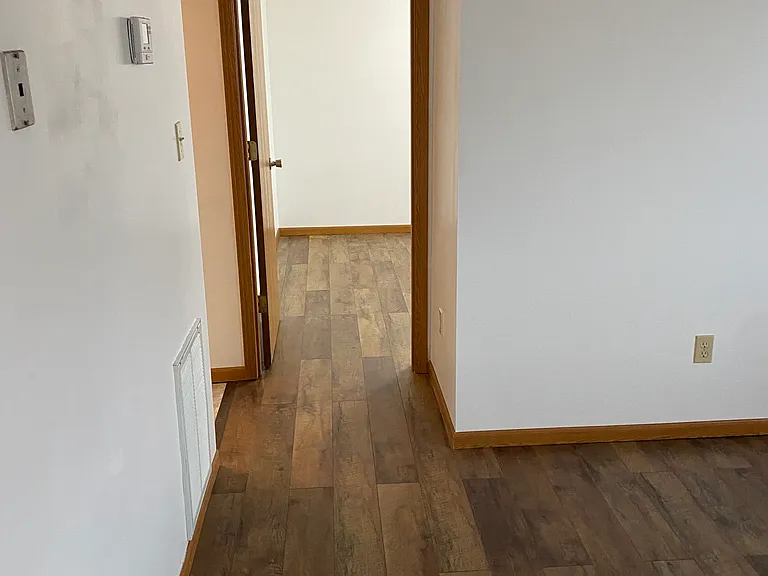 961 Northwestern Ave — Photo 8