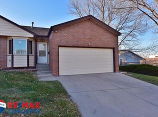 223 Parkside Ln, Lincoln, NE 68521