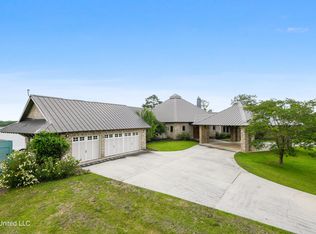 204 S Valley Rd, Poplarville, MS 39470