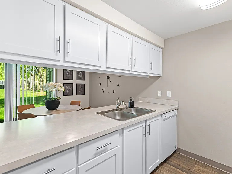 Monterey Apartments — Photo 31