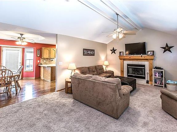 2nd image of 820 Country Hill Dr