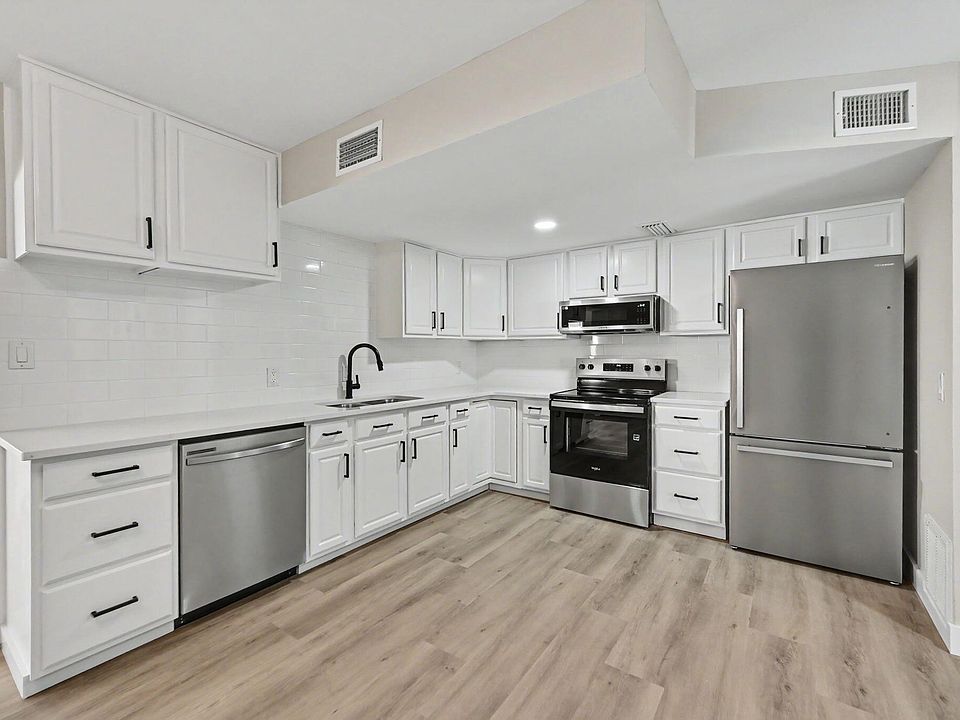 1st image of 136 Valencia Dr