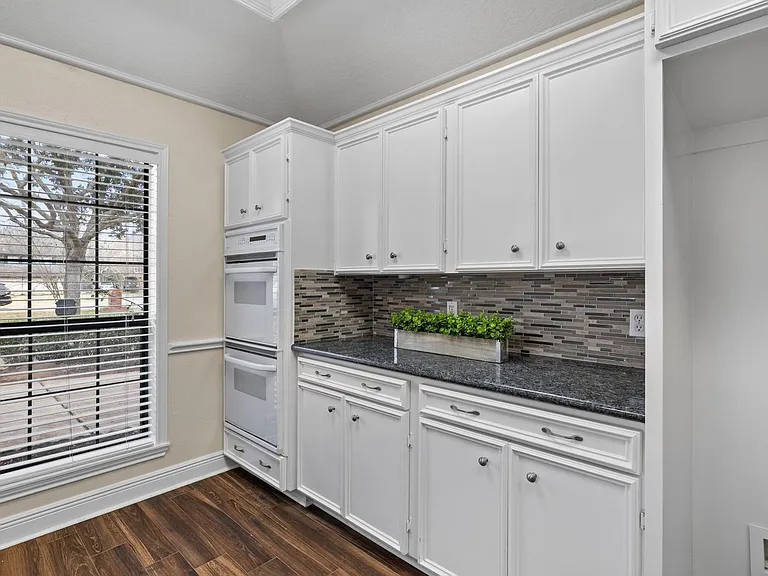 1400 Oak Hollow Dr — Photo 11