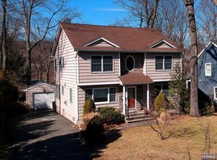 553 Lafayette Ave, Wyckoff, NJ 07481