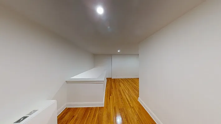 Rented by AZ REALTY NYC LLC | media 33