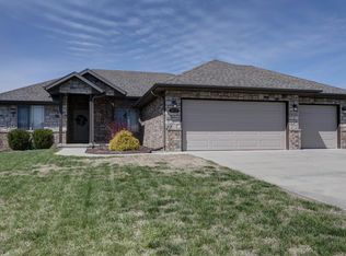 5633 S Tamarack Ln, Battlefield, MO 65619