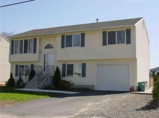 55 Ashley St, Cranston, RI 02920