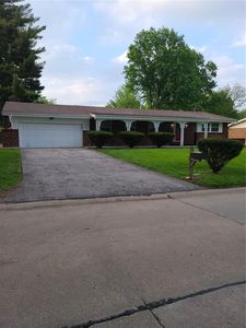 1433 Bayonne Dr, Saint Louis, MO, 63138