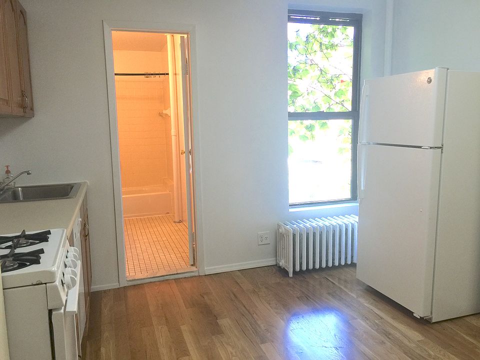 1st image of 421 W 45th St #3A