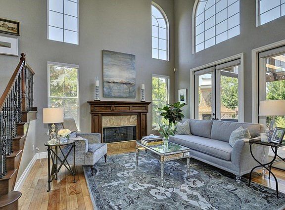 2567 Cobblecreek Court-large-005-25-SKY
