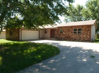 1015 Trinity Dr, Newton, KS 67114