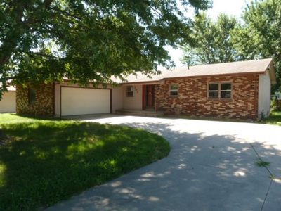 1015 Trinity Dr, Newton, KS, 67114