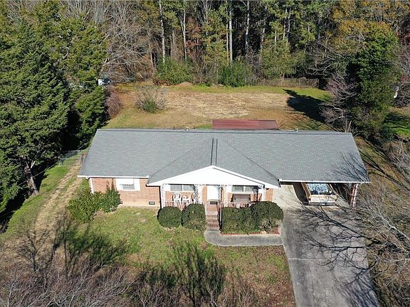 3rd image of 3926 Wexford Dr