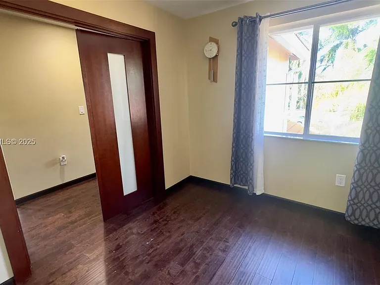 1094 Redwood St #1094 — Photo 43