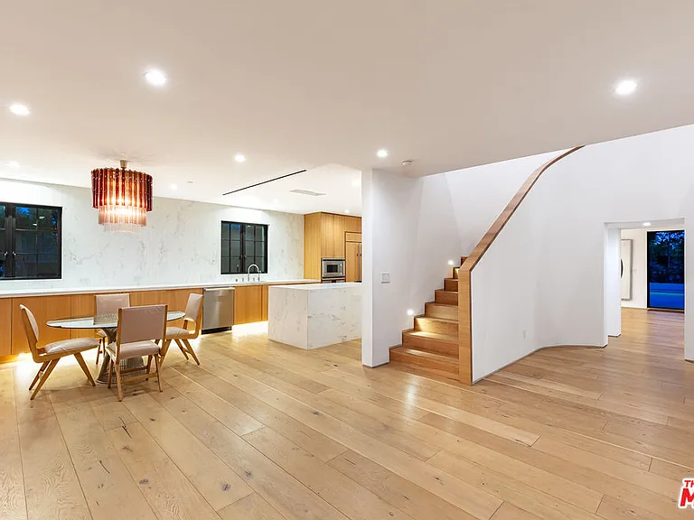 1001 Hanover Dr — Photo 35