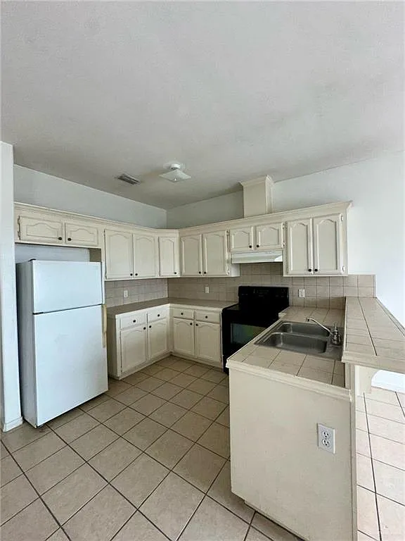 2 bed, 1.0 bath, 930 sqft, $700 — Photo 4