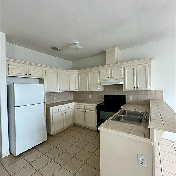 3200 Hill Crest Dr — Photo 4