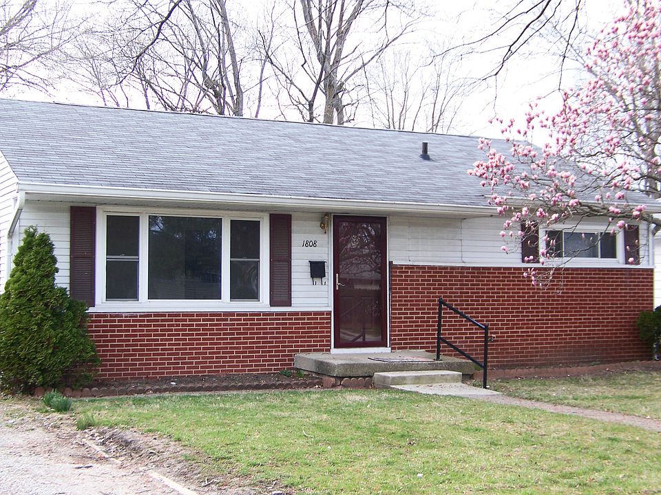 1st image of 1808 N Hawthorne Ln