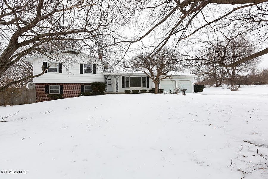 1st image of 947 Lake Michigan Dr NW