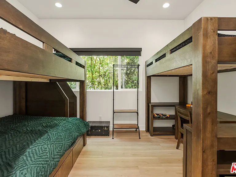 14146 Hortense St — Photo 39