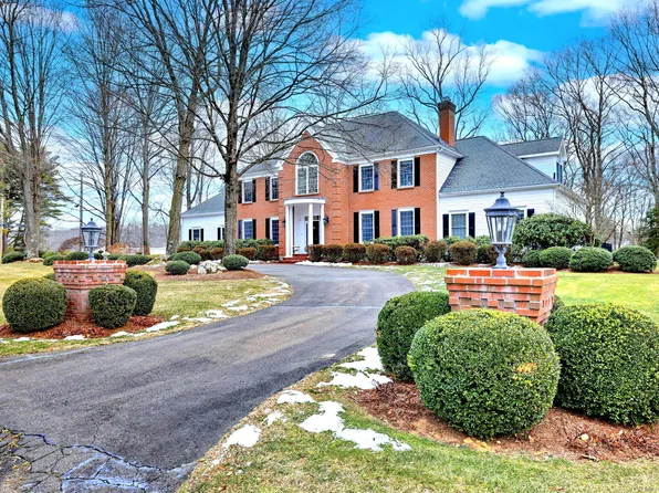 967 Green Circle, Orange, CT 06477