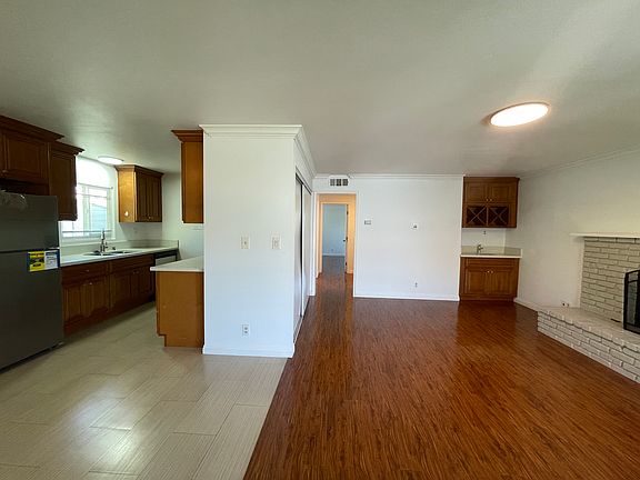 4th image of 1005 Palm Ave #B