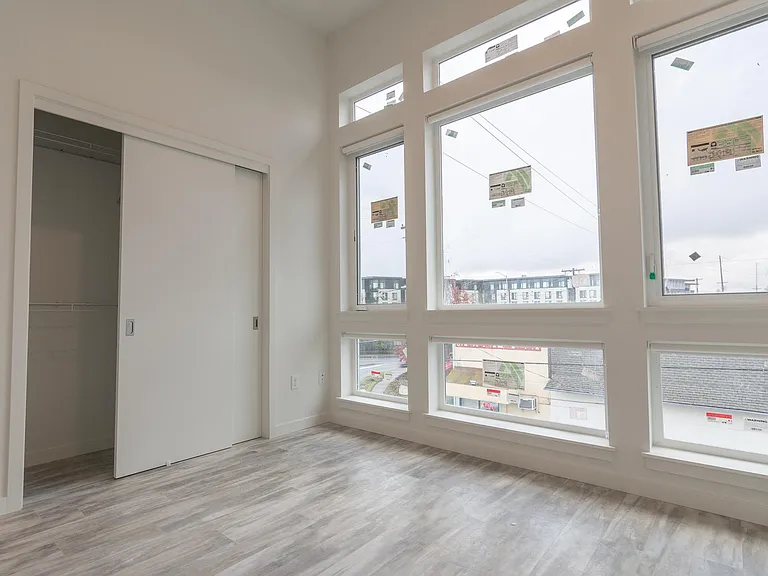 6011 SE 90th Ave #201 — Photo 8