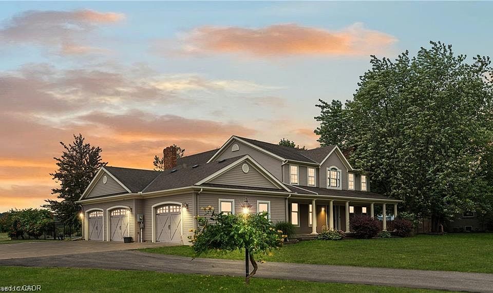 1st image of 915 Queenston Rd