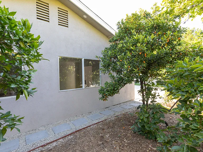 6029 Vantage Ave — Photo 39