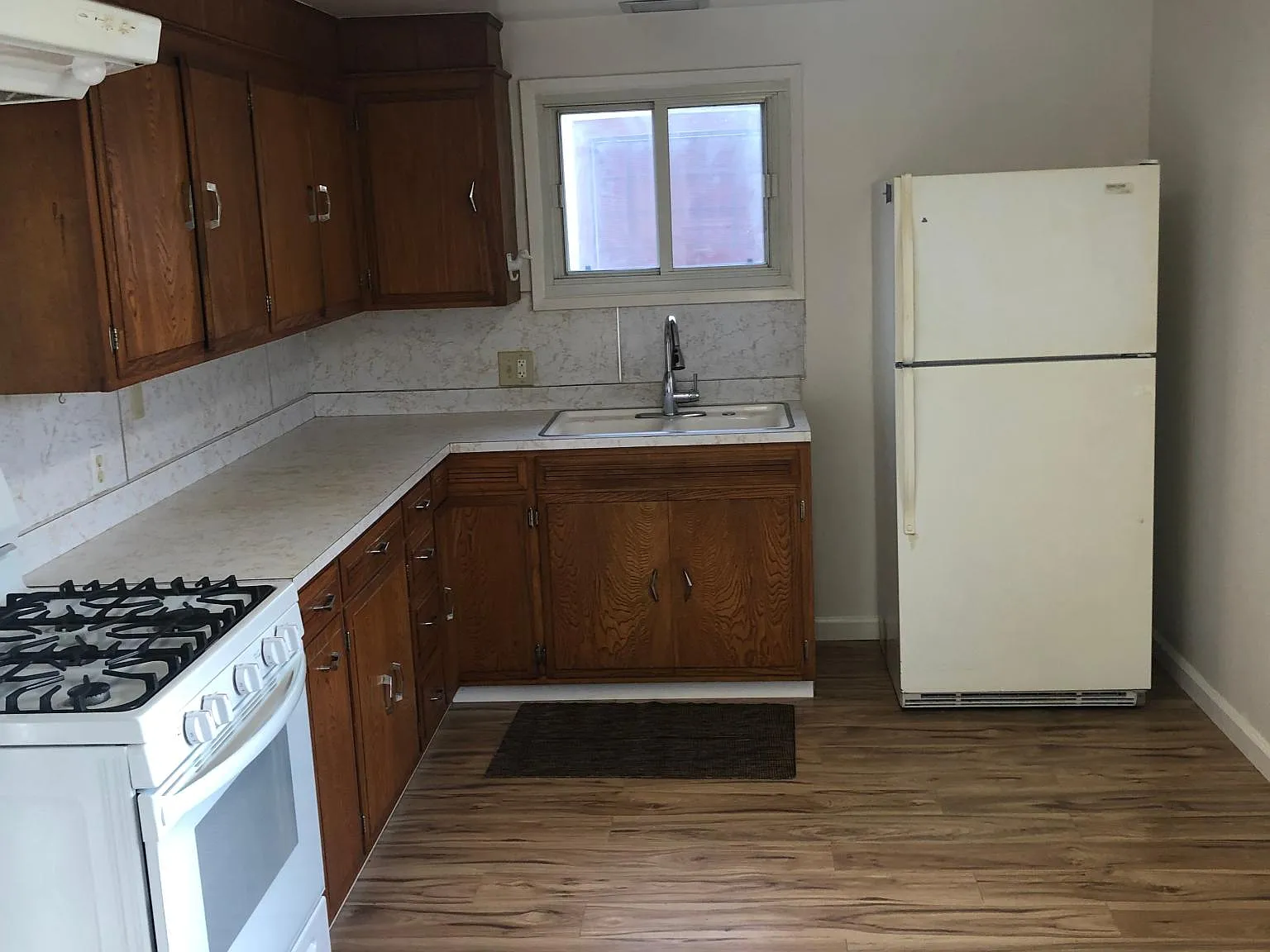 2 bed, 912 sqft, $3,890 — Photo 4