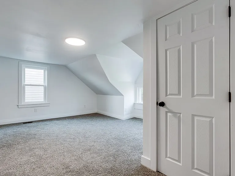 623 Lillian St — Photo 37