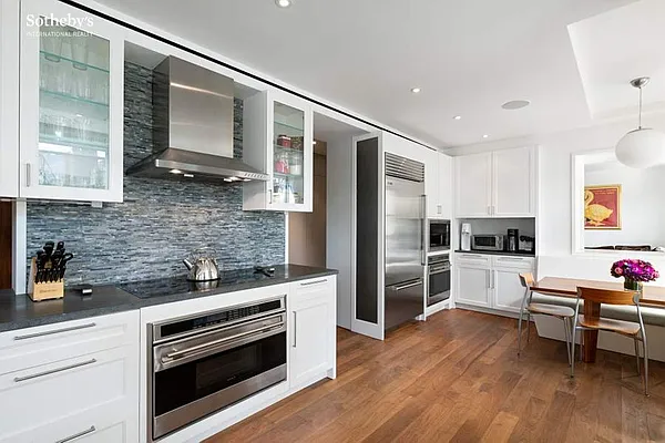 Sold by Sotheby's International Realty | media 20