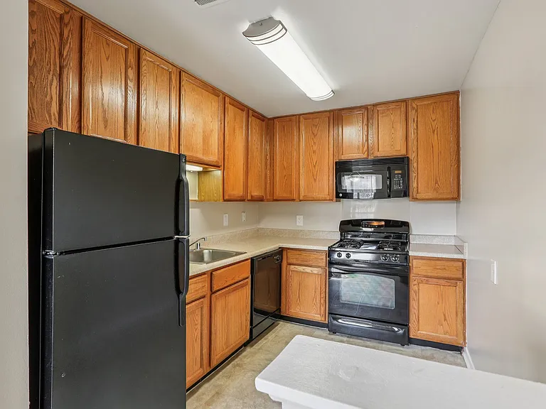 Versailles Apartments — Photo 15