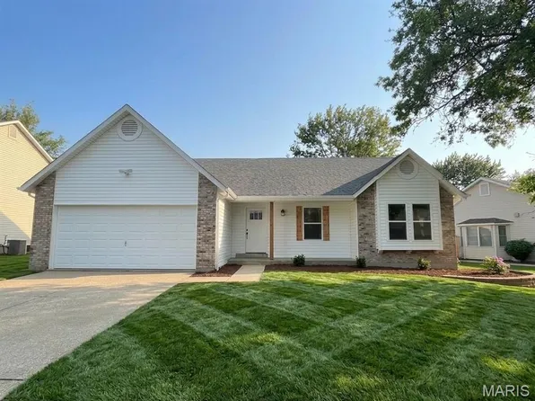 1262 Colby Dr, Saint Peters, MO 63376