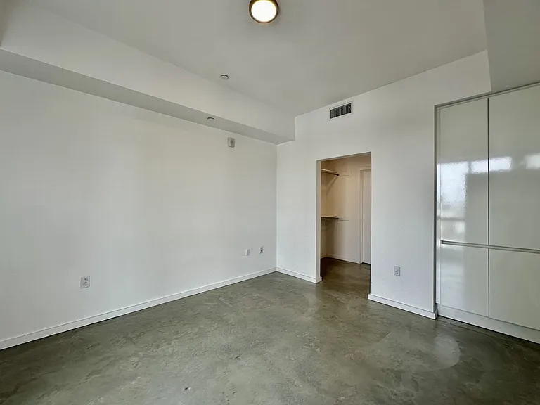 Crest-Urban Apartments — Photo 28