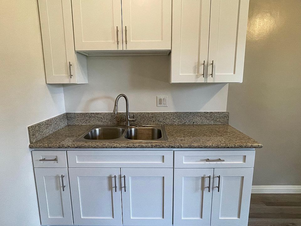 1st image of 1901 E Wilshire Ave APT 6