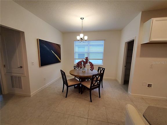 5th image of 822 Lady Bird Ln