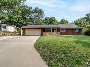 1512 SW 28th St, Topeka, KS 66611