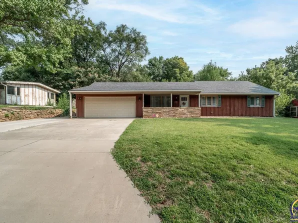 1512 SW 28th St, Topeka, KS 66611