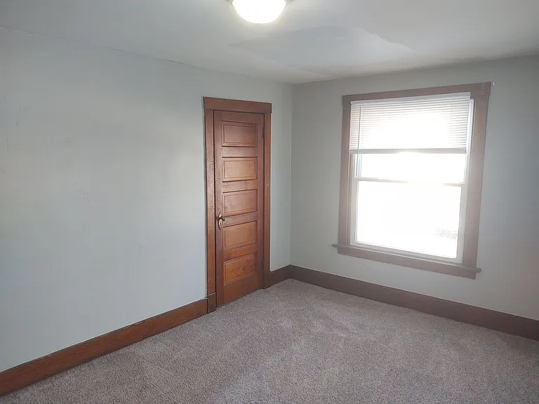 201 & 203 E Locust St — Photo 13