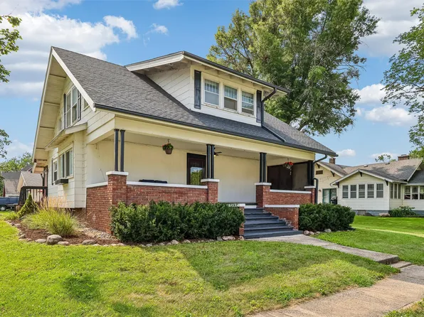305 NE Cherry Ave, Earlham, IA 50072