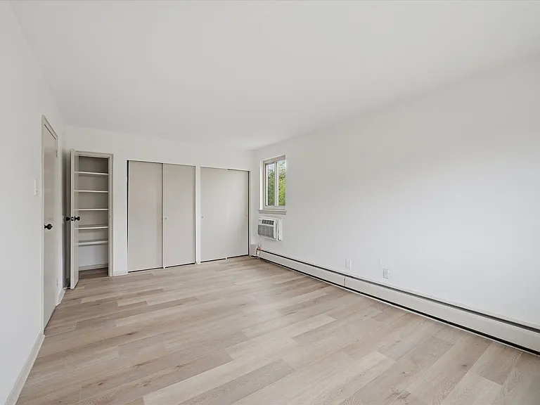 Melrose Apartments — Photo 17